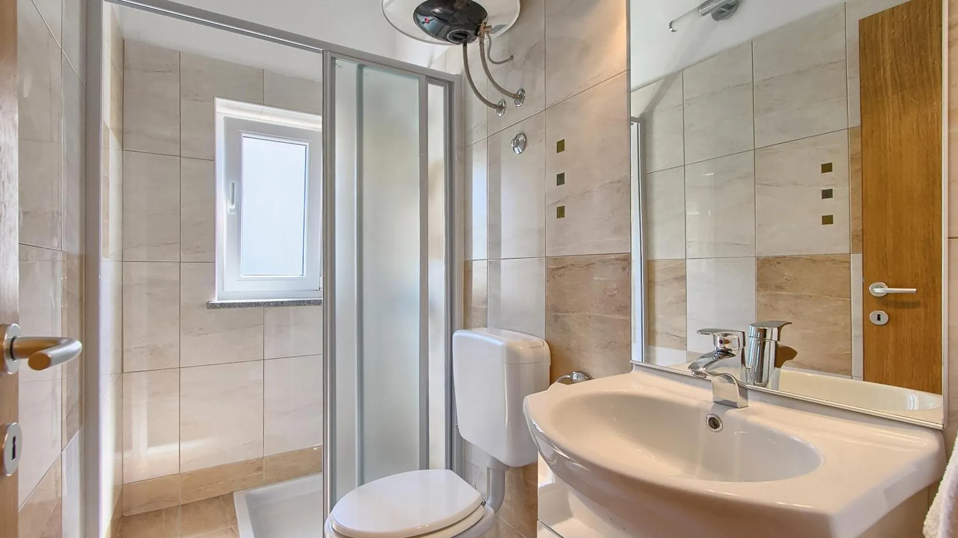 Apartmani Tony Banjole 0*,